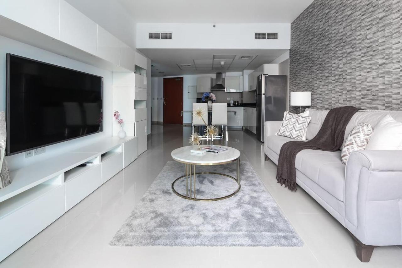 Frank Porter - Park Tower Apartment *