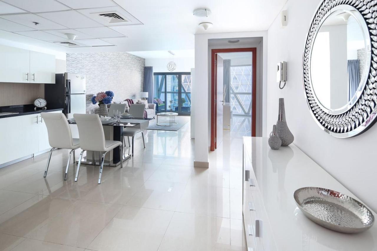 Frank Porter - Park Tower Apartment Dubai